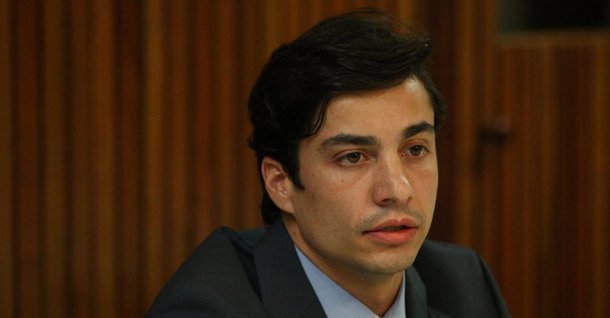 A procuradora geral da República, Raquel Dodge, pediu a quebra de sigilo de Gustavo Perrella, sócio da Tapera Participações, empresa apontada por investigadores como a suposta destinatária de parte da propina de R$ 2 milhões entregues por delatores da JBS ao primo do senador Aécio Neves (PSDB-MG), Frederico Pacheco; o ministro do STF Marco Aurélio negou o pedido, mas já havia decretado a quebra de sigilo do tucano, medida que se estende à irmã e ao primo dele, Andrea Neves e Frederico Pacheco, a Mendherson Souza, ex-assessor do senador Zezé Perrella (PMDB-MG), e às empresas Tapera, e ENM Auditoria e Consultoria