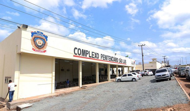 O governo do Maranhão registrou mais um período de um ano sem homicídios, no Complexo Penitenciário de São Luís; a marca compreende todas as 41 unidades carcerárias do estado; em três anos, o governo formou, capacitou e qualificou mais de 4 mil agentes de segurança penitenciária, entre Agentes Estaduais de Execução Penal (efetivos), temporários e auxiliares; no mesmo período foi realizado concurso público para 100 novos agentes e convocação de mais 135 novas vagas