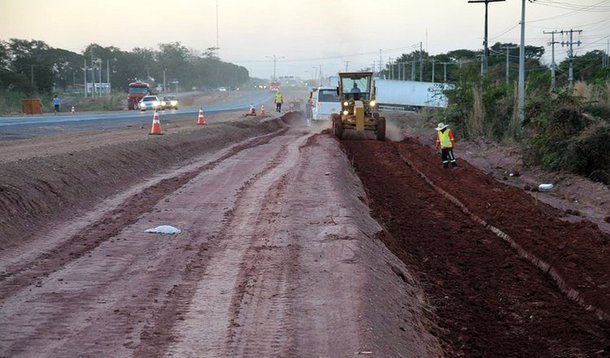 Tendo como um dos objetivos manter a economia aquecida, o governo do Estado tem investido fortemente em Teresina, a capital e principal centro financeiro do Piauí; segundo o último levantamento do Sistema de Monitoramento e Acompanhamento de Ações Estratégicas (Simo) da Secretaria de Estado do Planejamento (Seplan), atualmente, o Tesouro Estadual aplica R$ 225 milhões em 84 obras na cidade; esse número representa 15% dos R$ 1,5 bilhão que o governo investe em todo o Piauí