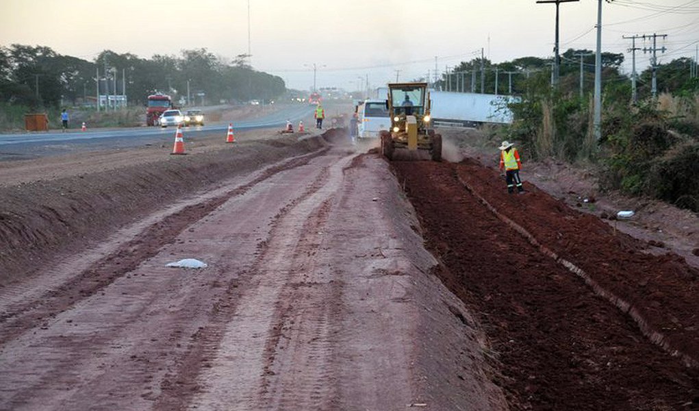 Tendo como um dos objetivos manter a economia aquecida, o governo do Estado tem investido fortemente em Teresina, a capital e principal centro financeiro do Piauí; segundo o último levantamento do Sistema de Monitoramento e Acompanhamento de Ações Estratégicas (Simo) da Secretaria de Estado do Planejamento (Seplan), atualmente, o Tesouro Estadual aplica R$ 225 milhões em 84 obras na cidade; esse número representa 15% dos R$ 1,5 bilhão que o governo investe em todo o Piauí