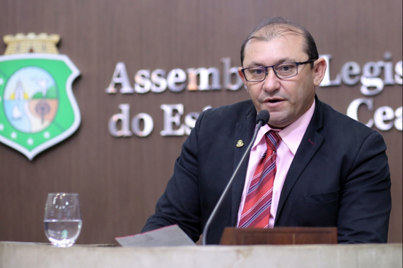 Audiência pública nesta terça-feira (12), na Assembleia Legislativa, vai tratar da crise financeira nas prefeituras e aporte do Governo Federal para atender os municípios. De acordo com o deputado Agenor Ribeiro (PSDC), mais de 88,5% dos municípios cearenses passam por dificuldades financeiras. "Isso se deve, principalmente, à baixa capacidade de geração de receitas próprias, à falta de recursos em caixa para cobrir os restos a pagar acumulados no ano e ao elevado comprometimento  do orçamento com despesa de pessoal", justificou