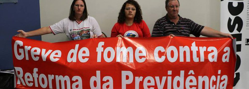 Integrantes do Movimento dos Pequenos Agricultores (MPA) fazem Greve de Fome a partir da tarde desta terça-feira (12), em Teresina, contra a Reforma da Previdência e governo Temer; a Greve de Fome teve início em Brasília no dia 5 de dezembro e está se espalhando pelo País. Em Teresina quatro integrantes do MPA aderem ao movimento a fim de reforçar a luta contra a proposta, rejeitada pela ampla maioria da população