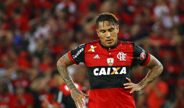O Comitê Interdisciplinar da Federação Internacional de Futebol (FIFA) suspendeu, pelo prazo de um ano, o jogador do Flamengo Paolo Guerrero, após exames terem identificado a presença da substância benzoylecgonine – um metabólico da cocaína que está entre os estimulantes de uso proibido pela entidade; a suspensão do peruano será contada a partir do dia 3 de novembro, data em que o jogador recebeu suspensão provisória, depois que um teste de doping deu positivo. O exame foi feito logo após uma partida que disputou pela seleção do Peru, nas eliminatórias da Copa de 2018, em Buenos Aires, na Argentina
