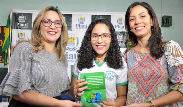 O Piauí foi novamente o estado com menor índice de candidatos que faltaram à prova do Exame Nacional do Ensino Médio (Enem) de 2017; enquanto no Brasil o índice de abstenção foi 32%, apenas 26,2% de estudantes piauienses não compareceram ao Enem; e mais uma vez os alunos da rede pública estadual contaram com o Passe Livre para chegar até os locais de prova na capital; no interior, a parceria com as empresas de transporte escolar também garantiu a ida dos estudantes às cidades onde ocorreu o exame