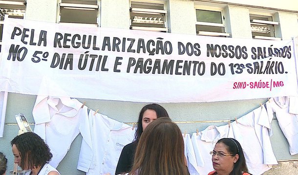 Servidores estaduais da saúde anunciaram greve, para cobrar do governo mineiro o pagamento do décimo terceiro, e o fim dos atrasos e escalonamento de salários que ocorrem desde 2016; a assembleia aconteceu no Sindicato Único dos Trabalhadores de Saúde de Minas Gerais (SindSaúde/MG), no prédio da Hemominas na Alameda Ezequiel Dias, na área hospitalar da capital