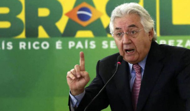 Presidente do Sebrae, Guilherme Afif Domingos, esteve reunido com o presidente da Câmara dos Deputados, Rodrigo Maia, para pedir que seja votado o pedido de urgência para o Projeto de Lei Complementar (PLP) 341/2017, que atualiza a Lei Geral das Micro e Pequenas Empresas; ideia é incluir na proposta um programa de refinanciamento de dívidas tributárias para as micro e pequenas empresas com os mesmos benefícios que foram dados para as grandes empresas pelo governo Michel Temer e que foram aprovados pelo Congresso Nacional