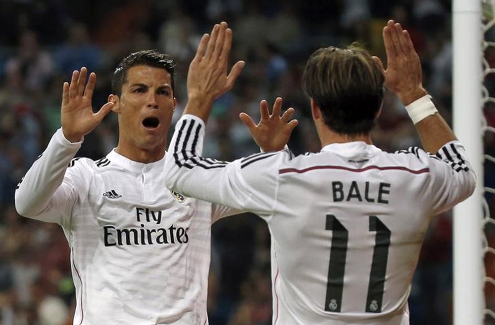 Cristiano Ronaldo e Bale comemorando gol em partida do Real Madrid, na Espanha. 05/10/2015 REUTERS/Sergio Perez