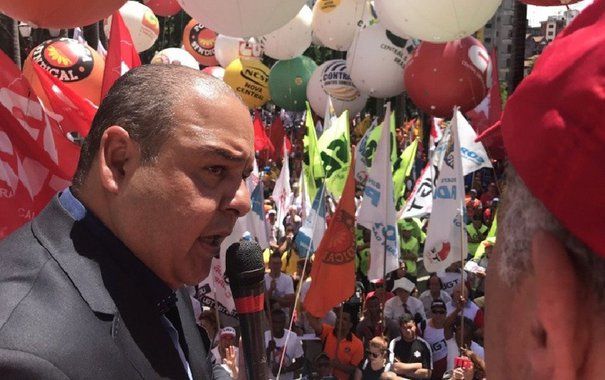 "Vamos exigir que Maia retire a matéria da pauta porque o debate sobre o tema não foi feito com a sociedade", afirmou o presidente da CUT, Vagner Freitas, que se reúne nesta quarta-feira, 29, com o presidente da Câmara, Rodrigo Maia (DEM); dirigente conclamou toda a base da central, os sindicatos, federações e demais organizações sociais para se reunirem e organizarem a greve nacional prevista para a próxima terça-feira (5), que tem como objetivo protestar contra as mudanças nas regras previdenciárias