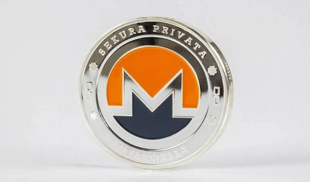 Site Cidadão SP, do governo do Estado de São Paulo, usava o código CoinHive para se infiltrar nas máquinas de usuários que visitavam a página e, desta forma, garimpar a criptomoeda Monero; após a divulgação feita pelo desenvolvedor chileno Felipe Hoffa, que trabalha para o Google, o código foi removido da página; secretaria de Comunicação do governo Geraldo Alckmin informou que o código CoinHive foi, "provavelmente", resultado de uma invasão externa e afirma a inexistência de prejuízos em relação aos serviços prestados à população"