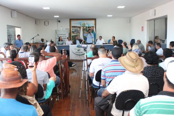 O governo de Minas Gerais, por meio da Secretaria de Estado de Desenvolvimento Agrário (Seda), vai realizar mutirão para cadastramento de famílias interessadas em regularizar a posse de suas terras rurais nos municípios de Bocaiúva e Olhos D'água, no Território Norte; a ação acontecerá no período de 11 a 15 de dezembro, no escritório da Empresa Mineira de Assistência Técnica e Extensão Rural (Emater-MG) nos dois municípios; “Essa é uma ação muito importante, porque 90% da nossa população rural não tem a escritura”, diz o presidente da Câmara Municipal de Olhos D´água, vereador José Aparecido Gomes