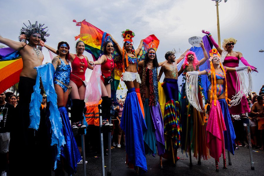 Segundo os organizadores, o desfile dos trios elétricos pelas principais vias de Madureira, às 19h, deverá atrair um público de 1,2 milhão de pessoas; antes disso, estão previstos vários shows, entre eles, as apresentações das cantoras Ludmila e Lexa