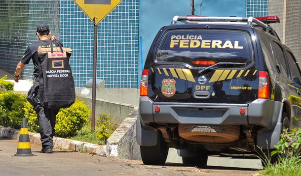 Em nota divulgada à imprensa, médicos plantonistas que compõem o Corpo Clínico das Unidades Regionais de Saúde de Alto Alegre e Peritoró se manifestaram contra a denúncia de que supostamente seriam funcionários “fantasmas”, segundo relatório da “Operação Pegadores” que investiga desvio de recursos da Saúde pública do Maranhão; com o corpo clínico vinculado à empresa ISMC, instituto que segundo a Polícia Federal “não possui nenhum funcionário registrado”, no comunicado a classe médica que atua nas regionais disse estar “constrangida com os fatos”