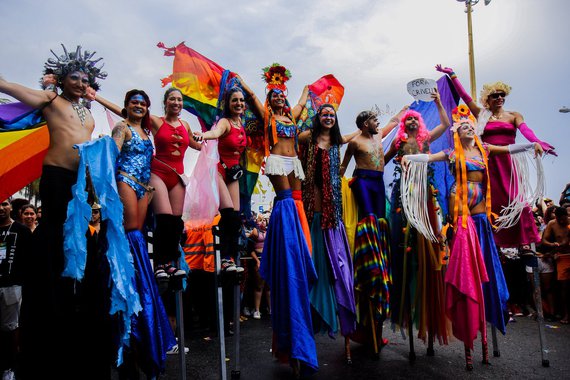 Segundo os organizadores, o desfile dos trios elétricos pelas principais vias de Madureira, às 19h, deverá atrair um público de 1,2 milhão de pessoas; antes disso, estão previstos vários shows, entre eles, as apresentações das cantoras Ludmila e Lexa