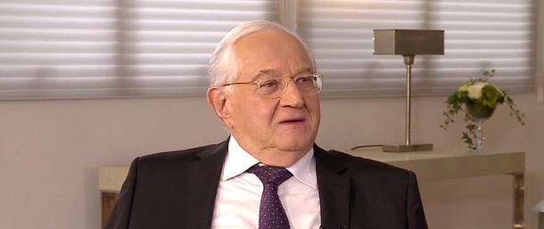 Em entrevista ao programa Sensacional, da Rede TV, o jornalista Boris Casoy afirmou que trabalhou pela implantação do golpe militar de 1964; "Era um estudante, tinha 23 anos, a gente viu um perigo de o Brasil se transformar num país comunista e eu ajudei no que eu pude quando era estudante a fazer 64. Em 68, comecei a divergir do que a gente chamava de revolução, porque a gente começou a tomar conhecimento de que aquele prometida volta da democracia não acontecia e de fatos como a tortura, por exemplo, que não estava no meu horizonte", disse Casoy