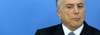 "A Câmara e o Senado, no vai e vem dos corredores e gabinetes, mais parecem um formigueiro, tomados por lobistas de grandes corporações empresariais, nacionais e estrangeiras. Nos ministérios, nos tribunais, em Brasília, a mesma coisa. Lobistas participam de reuniões para tratar dos mais variados assuntos de interesses privados dando as cartas", avalia o colunista do 247 Laurez Cerqueira; segundo ele, os lobistas estão passando por cima dos servidores públicos concursados, qualificados para o exercício da função pública, credenciados pelo Estado e pela sociedade; "A reforma do Estado, iniciada nos governos Fernando Henrique Cardoso, que está sendo requentada no caldeirão de maldades do Palácio do Planalto vai além do Estado mínimo. Soberania zero"