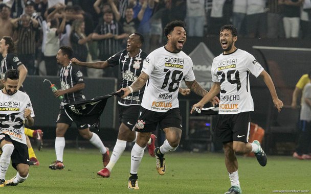 O Corinthians derrotou o Fluminense, de virada, por 3 a 1 e garantiu o título do Campeonato Brasileiro 2017; Timão chega ao sétimo título com três rodadas de antecedência ao alcançar a marca de 71 pontos na tabela de classificação; para alegria completa da Fiel, o artilheiro Jô marcou dois e Jadson liquidou a fatura para o Alvinegro do Parque São Jorge