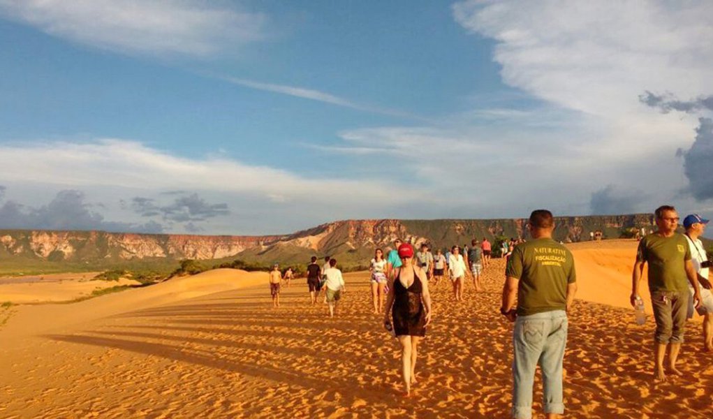 De acordo com diretores de Biodiversidade e Áreas Protegidas do Naturatins, o fluxo de visitantes nas dunas do Parque Estadual do Jalapão (PEJ) tem aumentado ano a ano; em 2015 foram mais de 11 mil frequentadores, 14.493 em 2016 e até o mês de setembro de 2017 foram 16.649 visitantes; ou seja, de 2015 para 2016, o aumento foi de 30,44% e de 2016 para 2017 ocorreu um crescimento momentâneo de 14,87%; medidas rigorosas de monitoramento de visitas aos atrativos estão sendo analisadas com o objetivo de proteger a rica biodiversidade e o potencial turístico