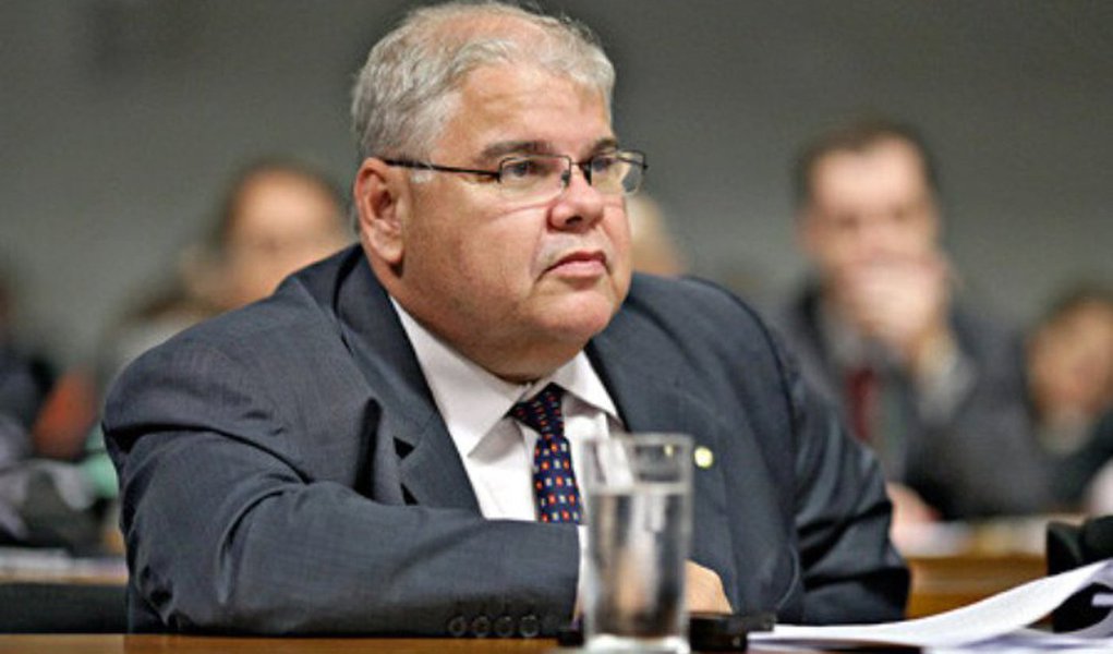 Dois dias depois de ter sido alvo de operação de busca e apreensão da Polícia Federal, o deputado federal Lúcio Vieira Lima (PMDB-BA), irmão do ex-ministro Geddel Vieira Lima, reapareceu na Câmara e afirmou que estava tranquilo e que nada de ilícito será encontrado no material apreendido; “Teve uma busca e apreensão, que é uma medida para investigação, que não quer dizer culpabilidade”, disse Lúcio; ele negou uma versão de que os R$ 51 milhões encontrados pela PF em um apartamento em Salvador são oriundos de herança familiar