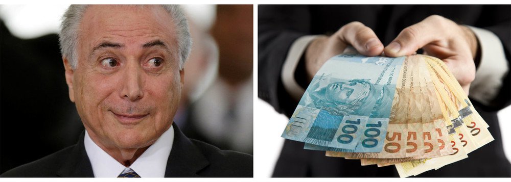 Arrecadação federal de tributos e contribuições somou R$ 121 bilhões de reais em outubro de 2017; na comparação com o mesmo mês de 2016, a queda foi de 20,73%; no acumulado do ano, os R$ 1,09 trilhão são 0,76% menor do que os 10 primeiros meses de 2016