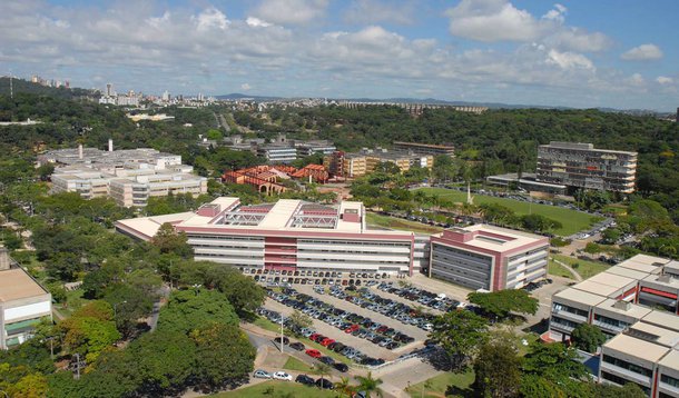 As autoridades universitárias da UFMG que foram conduzidos coercitivamente teriam solicitado ao delegado um exemplo concreto de prova e ele referiu-se a um livro “fora do escopo” do projeto e falsificação de assinaturas de bolsistas; nada foi mostrado; por Rudá Ricci e Robson Sávio