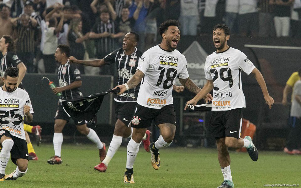O Corinthians derrotou o Fluminense, de virada, por 3 a 1 e garantiu o título do Campeonato Brasileiro 2017; Timão chega ao sétimo título com três rodadas de antecedência ao alcançar a marca de 71 pontos na tabela de classificação; para alegria completa da Fiel, o artilheiro Jô marcou dois e Jadson liquidou a fatura para o Alvinegro do Parque São Jorge