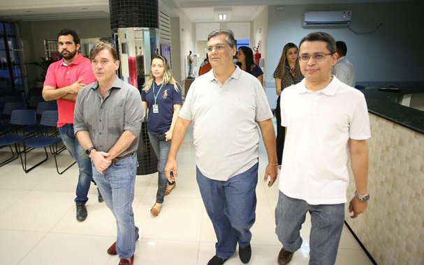 O governador Flávio Dino entregou, em São Luís, o Hospital de Traumatologia e Ortopedia (HTO), uma unidade inédita no estado capaz de atender casos de alta complexidade; com o novo prédio, a rede pública estadual na capital passa das atuais 80 cirurgias por mês para 400; ou seja, a capacidade é multiplicada por cinco, o que vai desafogar a fila por cirurgias. Em 2014, eram apenas 30 cirurgias por mês
