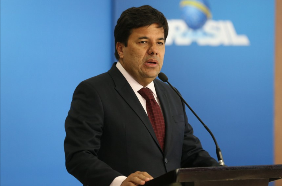 O ministro da Educação, Mendonça Filho, desembarca em Fortaleza nesta sexta (15) para uma série de compromissos. O titular da pasta terá encontro com o governador Camilo Santana (PT), quando irá liberar recursos para o Estado; assinará ordem de serviço para implantação do IFCE em Maranguape e participará da festa de filiação do deputado federal Danilo Forte ao DEM