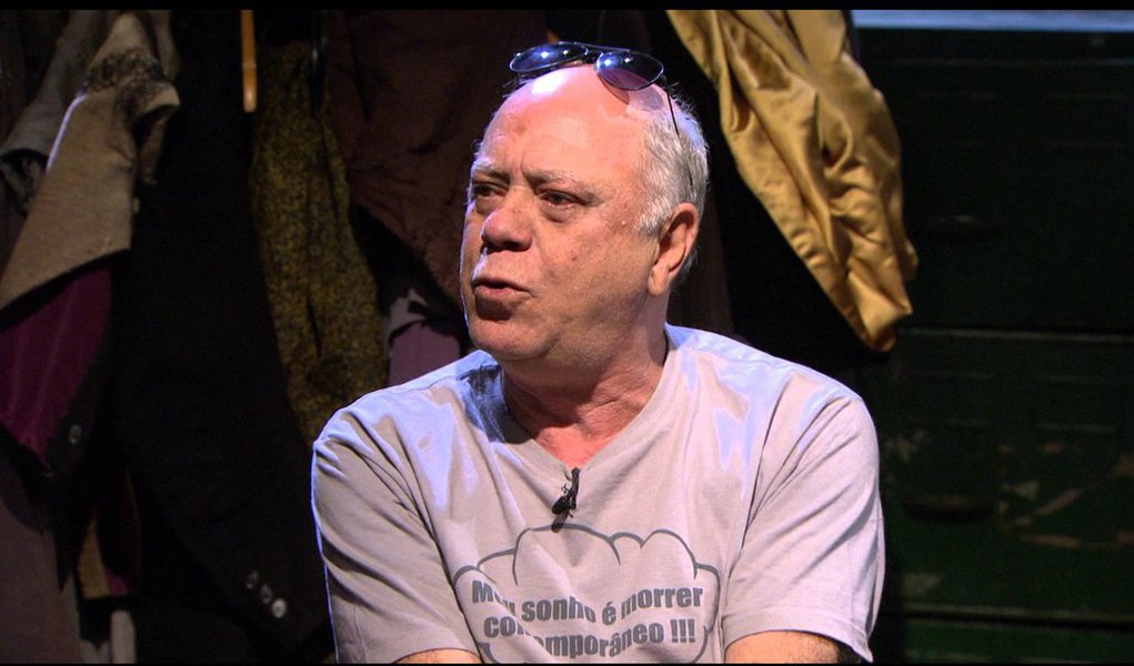 Prestes a estrear seu primeiro monólogo aos 50 anos de carreira, que terá reflexões sobre política e filosofia  o ator Tonico Pereira aproveitou para destacar os golpistas arrependidos no meio cultural;"Até fiz um vídeo sobre essa parte da direita que se arrependeu de participar do golpe  e agora quer fundar o partido brasileiro de centro radical... É por isso que não vou a certas reuniões. Prefiro a minha reflexão, solitária, do que ter de ir a Brasília com alguns personagens... Mas para isso eu me preparo, de repente não ganho mais dinheiro como ator... Passo a vender cachaça, como já fiz, ou camisas...", afirmou em entrevista