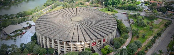 O governo de Minas Gerais, por meio da Secretaria de Estado de Esportes (Seesp), oficializou a concessão onerosa de uso de uma área de mais de 6 mil m² nos 6º e 7º andares do Ginásio Mineirinho, em Belo Horizonte, para instalação do Mercado Central do Mineirinho; a empresa Nutribom Indústria e Comércio Ltda., vencedora do pleito, terá direito a utilizar o espaço até dezembro de 2027 e destinará ao estado R$ 8,6 milhões; a previsão é de que o funcionamento do Mercado Central do Mineirinho se inicie em abril de 2018, contando com 150 lojas, estacionamento privativo, espaço gourmet, área de convivência e espaço kids