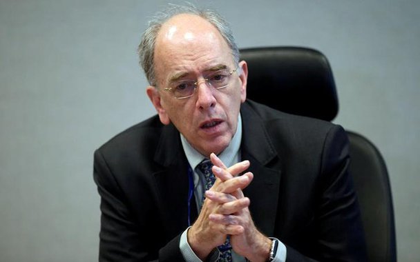 Estatal comandada por Pedro Parente disse considerar a flexibilização da exigência do conteúdo local na plataforma do projeto Piloto de Libra um "sinal positivo para a competitividade da indústria de óleo e gás no Brasil"; por uma decisão da ANP, o consórcio está isento do cumprimento dos índices de conteúdo local para todos os itens do casco e parcialmente das plantas, abrindo espaços para empresas multinacionais ingressarem no disputado segmento de bens e serviços de exploração da camada do pré-sal