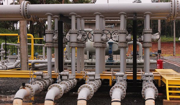 A empresa de energia Eneva iniciará a operação de seu quinto campo de gás natural no Maranhão, atualmente o segundo maior produtor de gás em terra no País. De acordo com a empresa, o campo de Gavião Azul, no município de Capinzal do Norte, a cerca de 300 quilômetros de São Luís, começa a produzir no próximo dia 30, e fornecerá combustível para o Complexo Termelétrico Parnaíba, na vizinha Santo Antônio dos Lopes; resultado de um investimento de R$ 9 bilhões, o projeto é atualmente o maior polo de geração térmica a gás do Brasil, com potência de 1,4 mil MW