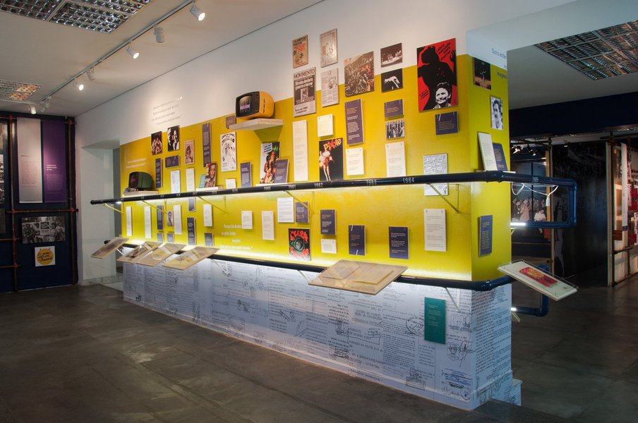 Em mais uma ação espetaculosa, a Polícia Federal conduziu coercitivamente o reitor da Universidade Federal de Minas Gerais (UFMG), Jaime Arturo Ramírez, a vice-reitora, Sandra Goulart de Almeida e mais seis pessoas por uma suspeita de irregularidades no Memorial da Anistia, construído pela universidade