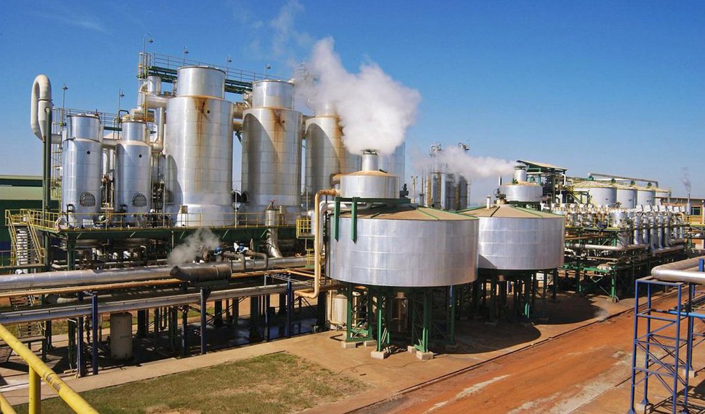 O Senado aprovou o Projeto de Lei da Política Nacional do Biocombustível (Renovabio); o Renovabio cria a política específica para todos biocombustíveis e criam as bases para o desenvolvimento sustentado dessa atividade dentro do país, com previsibilidade para os agentes públicos e privados; com essa política nacional aprovada, a Federação dos Plantadores de Cana do Brasil (Feplana) estima que haverá novas investimentos na ordem de R$ 1,4 tri até 2020, ano que o Renovabio será implementado oficialmente