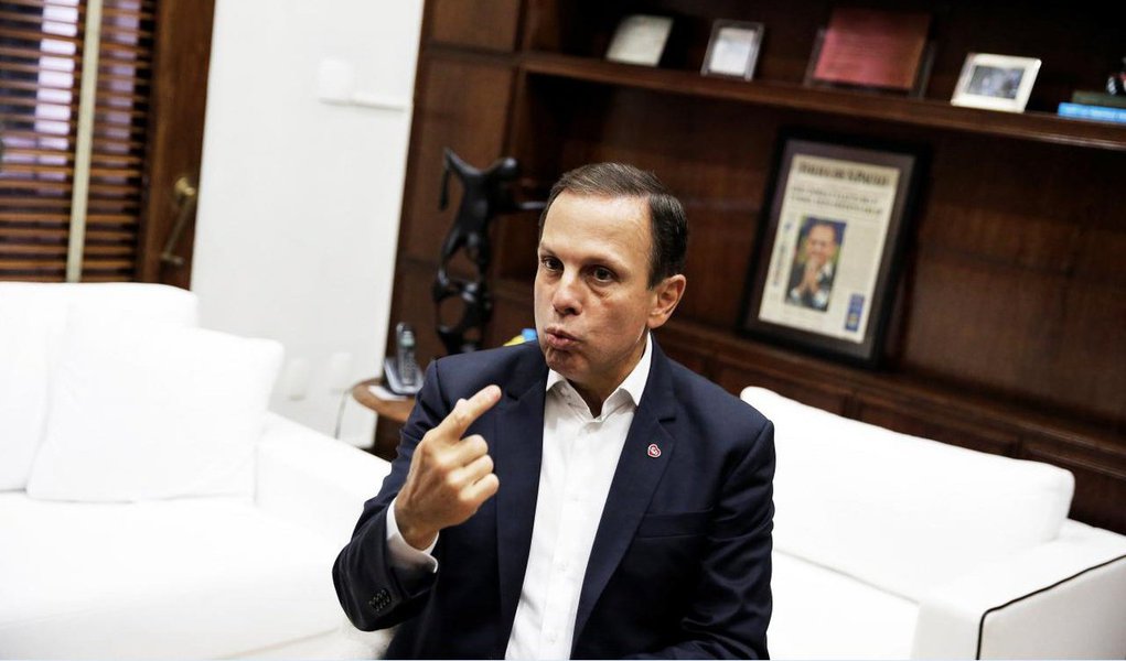 O prefeito de São Paulo, João Doria (PSDB-SP), fez uma visita surpresa ao Hospital do Tatuapé e disse que a função de um prefeito é "ver a realidade como ela funciona, sobretudo na região periférica da cidade, com é o caso desse hospital no Tatuapé"; mas, atualmente, o bairro tem espaços de alto padrão, com apartamentos à venda por R$ 9 milhões