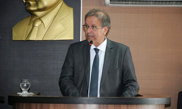 Em sessão no Plenário Deputado Sebastião Borba da Câmara Municipal, em Miracema do Tocantins, o governador Marcelo Miranda destacou o papel histórico do município na consolidação do Estado do Tocantins a partir de 1988; de acordo com o chefe do executivo estadual, “o Tocantins não está parado” e a palavra da hora é “convergência”; “O momento é de nos unirmos por um Tocantins e por um Brasil melhores, senão as coisas não vão acontecer”, pregou