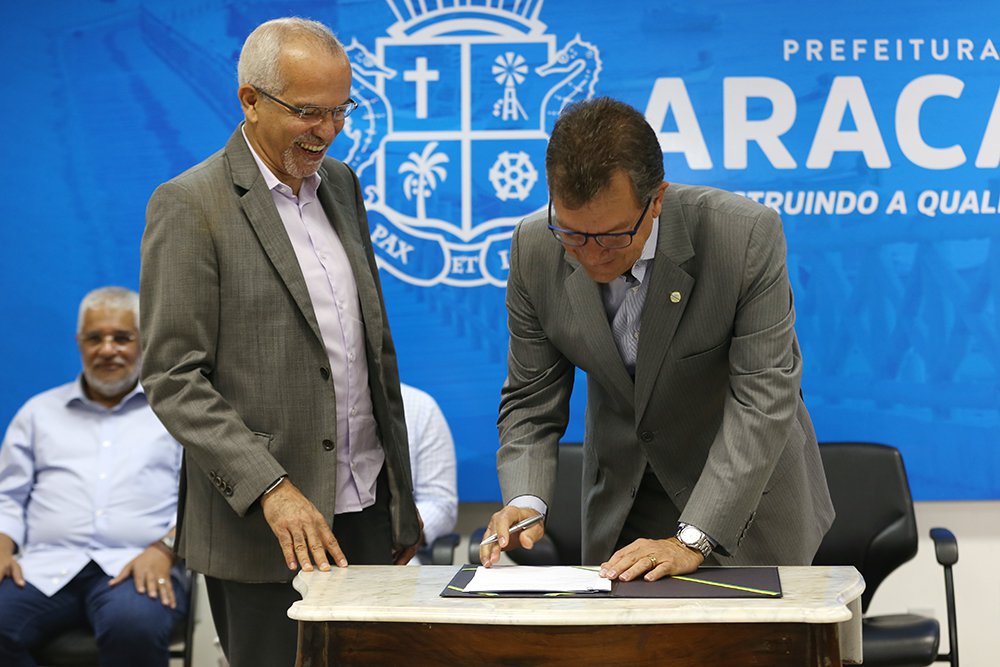 Pelo convênio, a prefeitura oferecerá toda a infraestrutura necessária à realização do Natal Iluminado, promovendo a segurança, o fornecimento de energia elétrica e a liberação do espaço público e o serviço de limpeza pública, já a Fecomércio ficará responsável pela iluminação natalina; para o prefeito Edvaldo Nogeira (PCdoB), a parceria com a Fecomércio representa o primeiro passo para que Aracaju volte a ser uma referência no período natalino