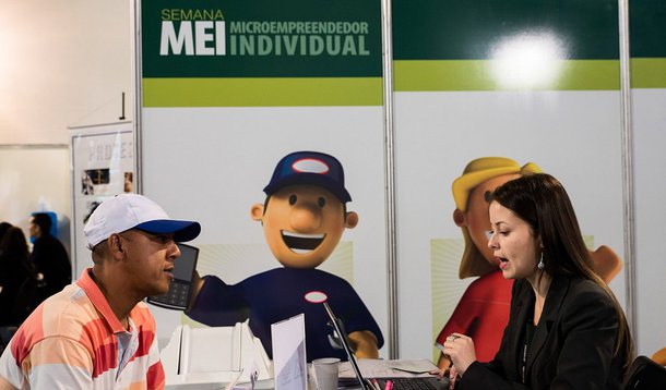 Ter um Cadastro Nacional de Pessoa Jurídica (CNPJ) tem impulsionado o negócio de milhões de brasileiros; de acordo com uma pesquisa feita pelo Sebrae com MEI, 78% deles afirmaram que a formalização os ajudou a vender mais e oito em cada dez que recomendariam fortemente o registro formal para outros empreendedores que ainda estejam na informalidade; o MEI foi criado em julho de 2009 e, desde então, cerca de 7,4 milhões de brasileiros se inscreveram nessa figura jurídica que é vista como o maior programa de formalização no mundo