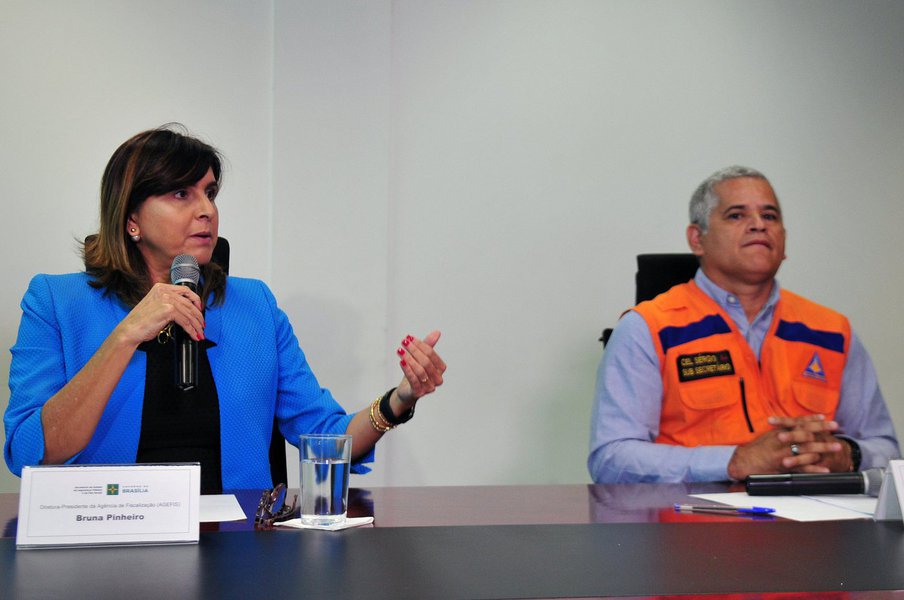 Levantamento foi divulgado pelo governo; deslizamentos, enchentes e enxurradas, entre outros problemas causados pela água, têm danos reduzidos em áreas com infraestrutura adequada; para um local ser considerado de risco, é calculada uma proporção entre ameaça e vulnerabilidade; na capital do País, há 4.733 residências em áreas de risco; a Defesa Civil calcula uma média de quatro pessoas por unidade habitacional, o que resulta em aproximadamente 19 mil moradores (ou cerca de 0,6% do DF)