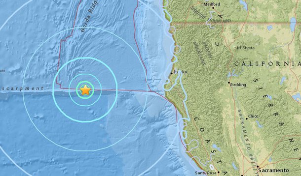 Um terremoto de magnitude 5,7 atingiu o norte da Califórnia no Oceano Pacífico, nesta sexta-feira, disse o Serviço Geológico dos Estados Unidos (USGS), sem relatos de danos ou feridos; terremoto foi rapidamente seguido por um segundo tremor de magnitude 5,6, mais perto da costa, de acordo com o USGS. O primeiro sismo foi inicialmente reportado como de magnitude 5,8