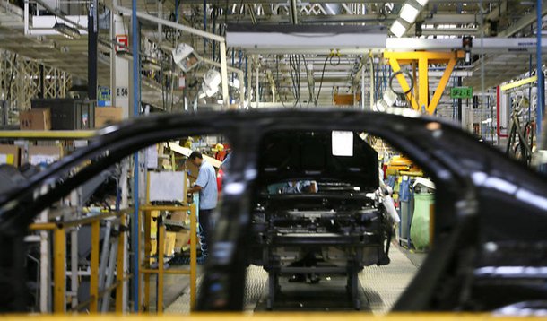 A economia brasileira cresceu acima do esperado em setembro e fechou o terceiro trimestre com expansão de 0,58 por cento, em mais um sinal de recuperação gradual do país; Índice de Atividade Econômica do Banco Central (IBC-Br), espécie de sinalizador do Produto Interno Bruto (PIB) divulgado nesta segunda-feira, avançou 0,40 por cento em setembro sobre agosto, em dado dessazonalizado; expectativa em pesquisa da Reuters junto a economistas era de alta de 0,34 por cento