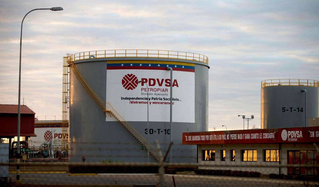 Autoridades da Venezuela anunciaram nesta terça-feira (21) a prisão do presidente interino da Citgo —a filial da petroleira PDVSA nos Estados Unidos— por suposta corrupção; prisão foi efetuada em Caracas. Além de José Pereira, também foram detidos cinco vice-presidentes da subsidiária da estatal venezuelana; "Eles agiram com total sigilo, sem sequer coordenar com as autoridades competentes", disse o procurador-geral venezuelano, Tarek William Saab. "Isso é corrupção, corrupção do mais podre calão"