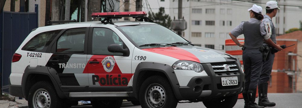 Desde 2001, 1147 policiais militares foram assassinados no estado de São Paulo, o que representa dois batalhões inteiros da corporação; é como se a cada cinco dias um policial fosse morto em São Paulo, de acordo com dados da Corregedoria da Polícia Militar e das juntas médicas da PM; de 2015 até agora, a violência que atinge os militares fez com que 3.131 homens e mulheres fossem afastados do trabalho por terem sido atingidos por tiros ou facadas, ou envolvidos em capotamento de viaturas, atropelados por bandidos ou vítimas de outros acidentes no serviço ou na folga