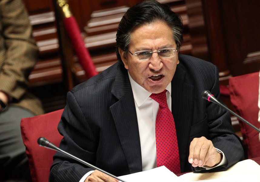 O ex-presidente do Peru Alejandro Toledo é acusado de receber pelo menos US$ 3,9 milhões de propina da construtora brasileira Camargo Corrêa; Toledo pode responder pelos crimes de lavagem de dinheiro e colusão (acerto entre partes para enganar e prejudicar terceiros); as investigações da equipe especial da Lava Jato no Peru apontaram que Toledo negociou com o representante do consórcio Intersur e da Camargo Corrêa, Marcos de Moura Wanderley, o pagamento de 3,5% do orçamento previsto em contrato para a construção de um trecho da rodovia Interoceânica Sul