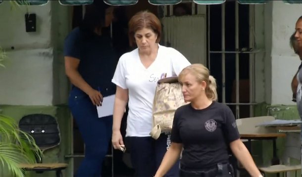 15ª Câmara Cível do Tribunal de Justiça do Rio de Janeiro (TJRJ) negou os recursos da ex-governadora do Rio Rosinha Garotinho e do ex-secretário de Comunicação do governo do Estado do Rio, Ricardo Oliveira Bruno, no processo em que ambos respondem por improbidade administrativa; decisão suspende os direitos políticos dos dois pelo prazo de cinco anos e, pelo mesmo período, ficam proibidos de receber benefícios ou incentivos fiscais, entre outras punições