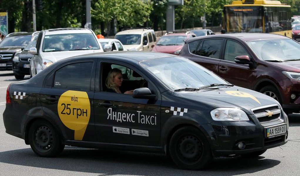 Na Rússia, o Uber anunciou fusão com a Yandex.taxi para a criação de uma nova plataforma de transporte privado ainda não denominada, mas conhecida no mercado como NewCo; o investimento do Uber para o negócio chega a ser mais de US$ 200 milhões; as empresas esperam que até janeiro de 2018 toda a transação esteja finalizada; desde de julho havia-se um interesse por ambas empresas na fusão que planejava atuar na Rússia, Cazaquistão, Azerbaijão, Armênia, Belarus e Georgia; o Ubereats também foi incluso no acordo, ampliando a área de atuação do app