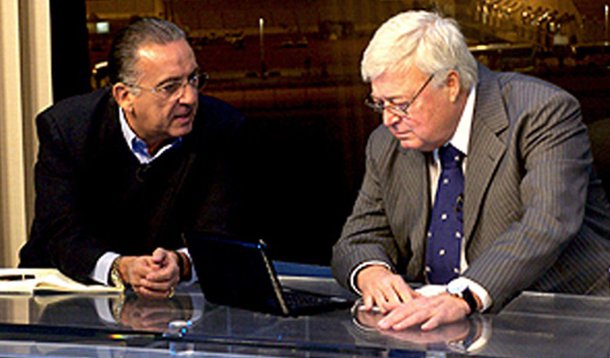 O jornalista Domingos Fraga, colunista do portal R7, ironizou a nota da Globo que diz que realizou uma investigação interna e não encontrou indícios de pagamento de propina por direitos de transmissão de jogos; segundo Fraga, "até a grama velha de guerra do estádio do Olaria" sabe que a Globo foi a parceira fundamental para que a CBF transformasse o futebol brasileiro no que ele é hoje; jornalista diz que o ex-presidente da CBF Ricardo Teixeira e o presidente da Globo Esportes, Marcelo Campos Pinto, o homem encarregado pela Globo de negociar os direitos esportivos, "eram a mesma pessoa em corpos separados" 