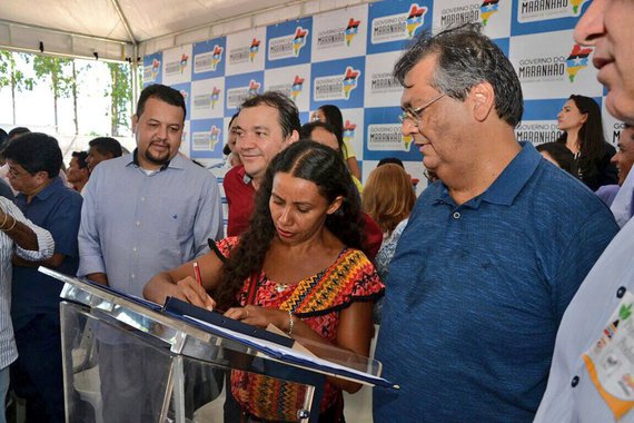 O governador Flávio Dino fez uma série de entregas na cidade de São Mateus/ foram investimentos em trabalho, agricultura, educação e água; “Não há governo de Estado no Brasil que hoje inaugure mais obras que o Governo do Maranhão”, afirmou Flávio durante conversa com os moradores; “Só hoje nós entregamos mais equipamentos do que toda a história do Governo do Estado aqui em São Mateus”