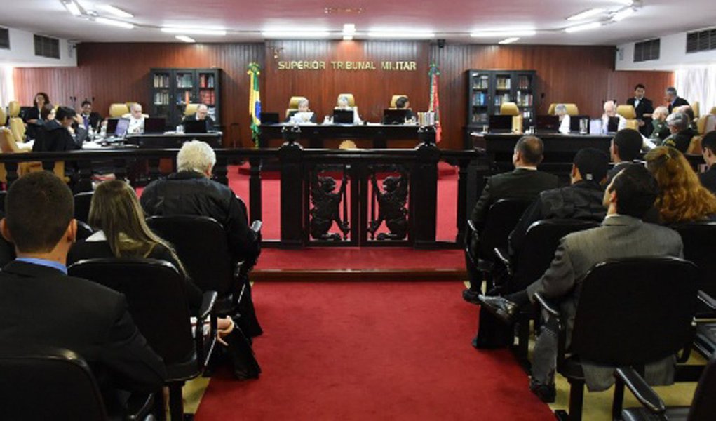 As 11 pessoas – entre militares e civis – foram denunciadas por estelionato e violação do dever funcional com fim de lucro; de acordo com as investigações, eles estão envolvidos em fraudes de dispensa de licitação em contratos entre o Departamento de Engenharia e Construção (DEC) com fundações privadas e sob a fiscalização do Centro de Excelência em Engenharia de Transportes (Centran), sediado no Rio; o prejuízo aos cofres públicos em mais de R$ 151 milhões, de acordo com a denúncia