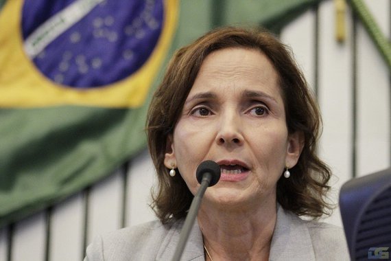 Em entrevista ao Debates Grandes Nomes do grupo de comunicação O Povo, nesta segunda-feira (27), a vice-governadora Izolda Cela (PDT) não confirmou que será candidata no próximo ano. Quando questionada sobre a disputa, a pedetista disse que não trabalha “com pretensões deste tipo”