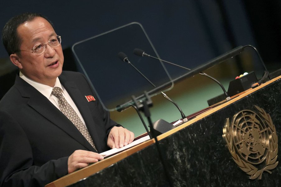 A primeira reação oficial do governo norte-coreano, ao discurso do presidente Donald Trump proferido na terça-feira, mostrou que a Coreia do Norte parece ter se intimidado pelas novas ameaças do presidente americano, feitas durante sua estreia no debate geral de líderes da 72ª Assembleia Geral da ONU; o ministro de Negócios Estrangeiros do país, Ri Yong-Ho, disse aos jornalistas que Trump "está sonhando se pensa que surpreendeu a Coreia com o seu discurso de cachorro latindo"